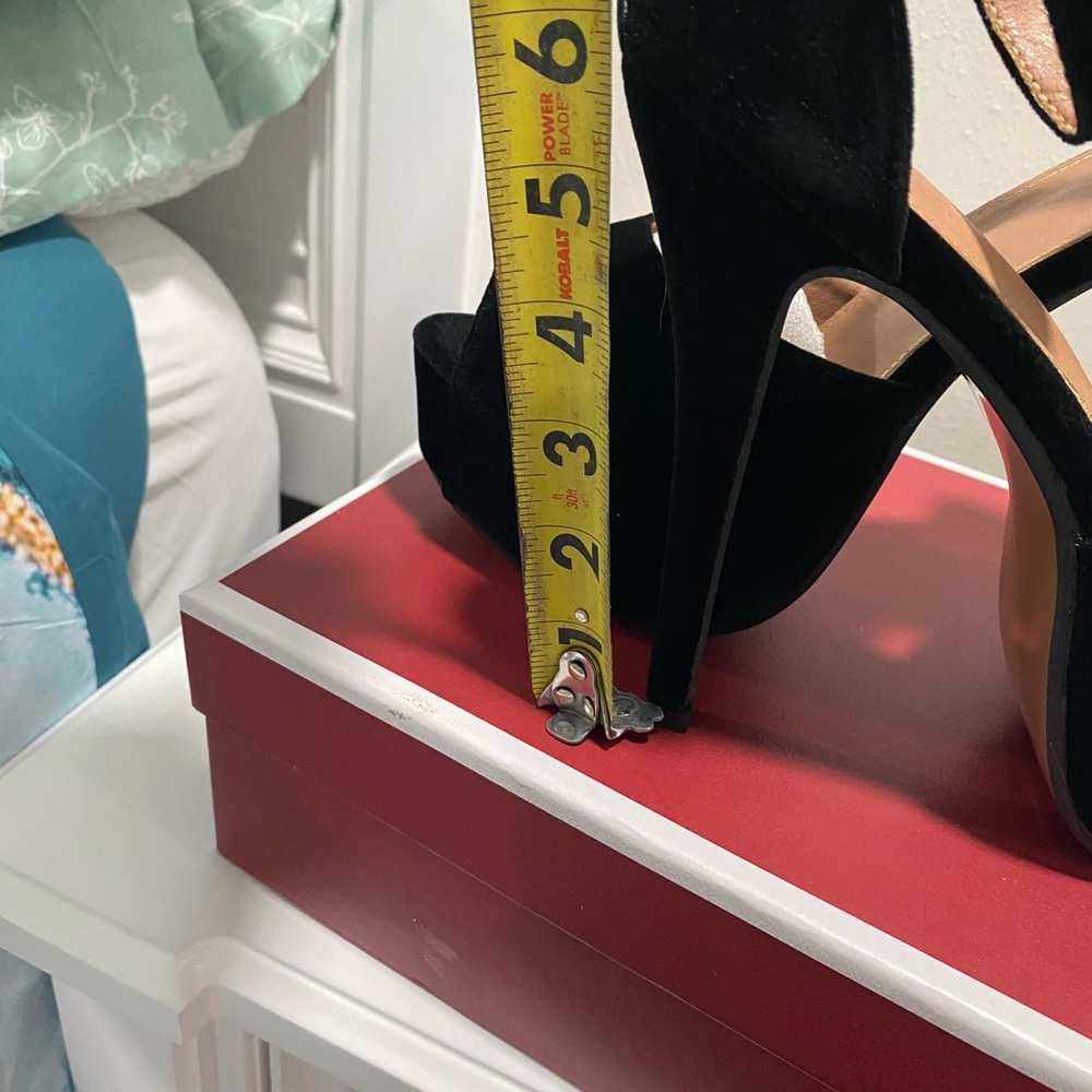 Elegant Black Women's Heels - Picture 2 of 5